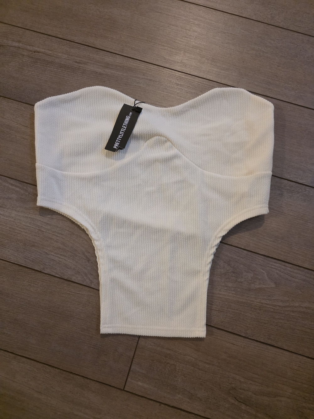 PrettyLittleThing White Ribbed Strapless Crop Top